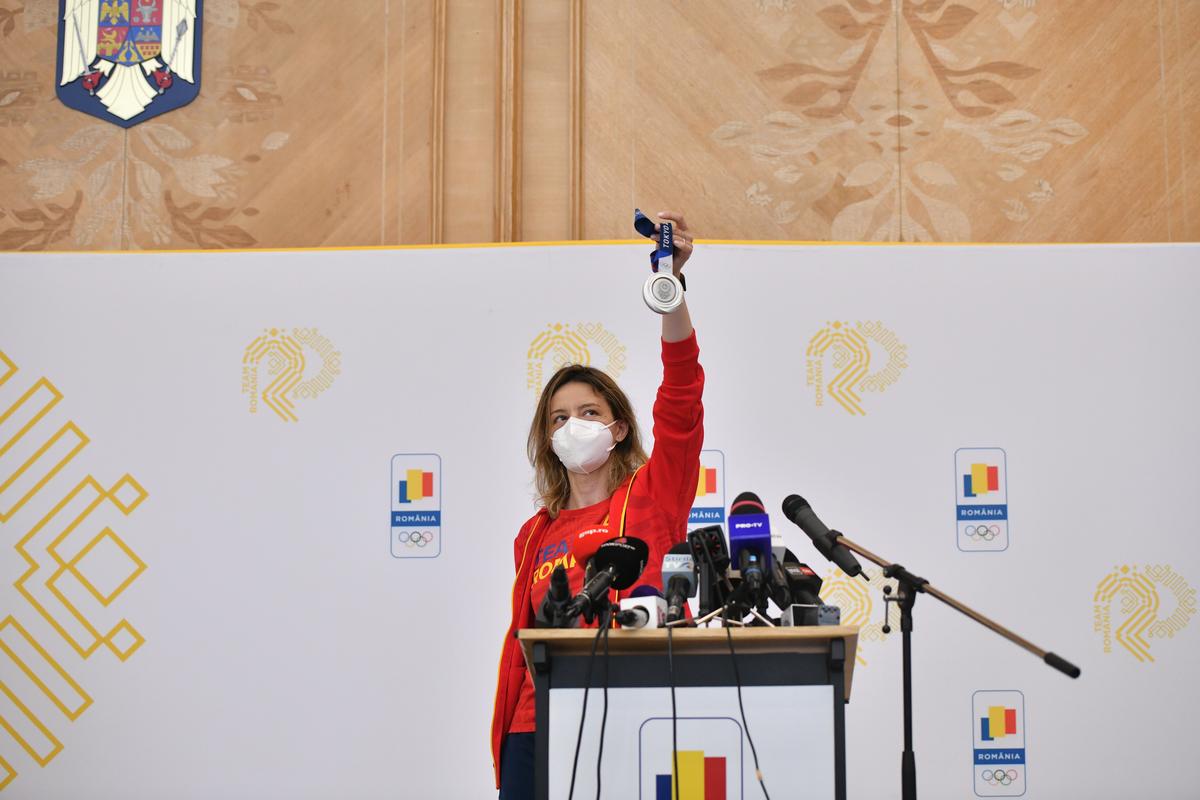 Ana Maria Popescu la aterizarea la București
