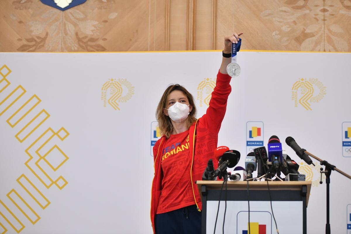Ana Maria Popescu la aterizarea la București