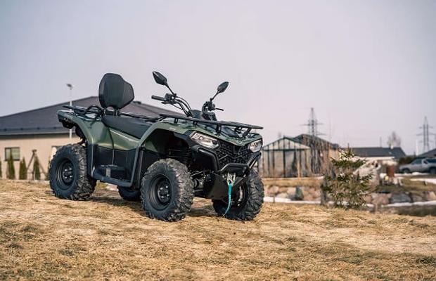 Atuuri la pilotarea lui CFMOTO X4 CForce 450S Tractor