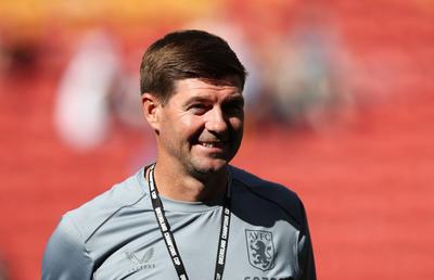 Gerrard impune reguli draconice la Aston Villa » Amenzi pentru jucătorii care fac duș fără șlapi și nu aduc tort de ziua lor