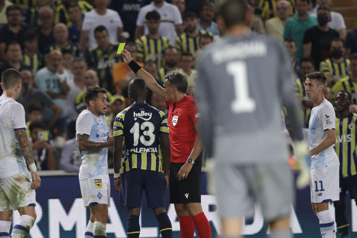 Scene absolut revoltătoare în timpul meciului Fenerbahce - Dinamo Kiev » Mii de turci au strigat numele lui Putin: „Mi-e rușine că trăiesc în aceeași țară cu voi!”