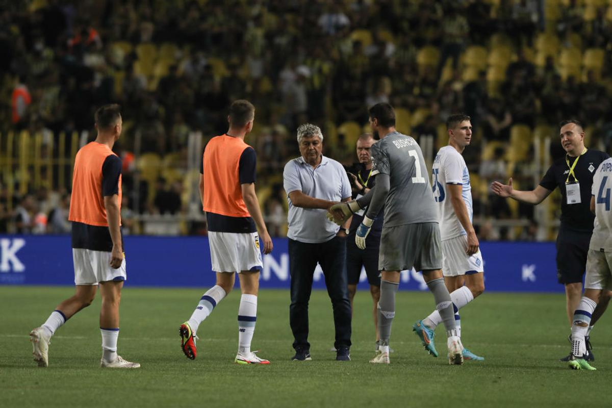 Scene absolut revoltătoare în timpul meciului Fenerbahce - Dinamo Kiev » Mii de turci au strigat numele lui Putin: „Mi-e rușine că trăiesc în aceeași țară cu voi!”