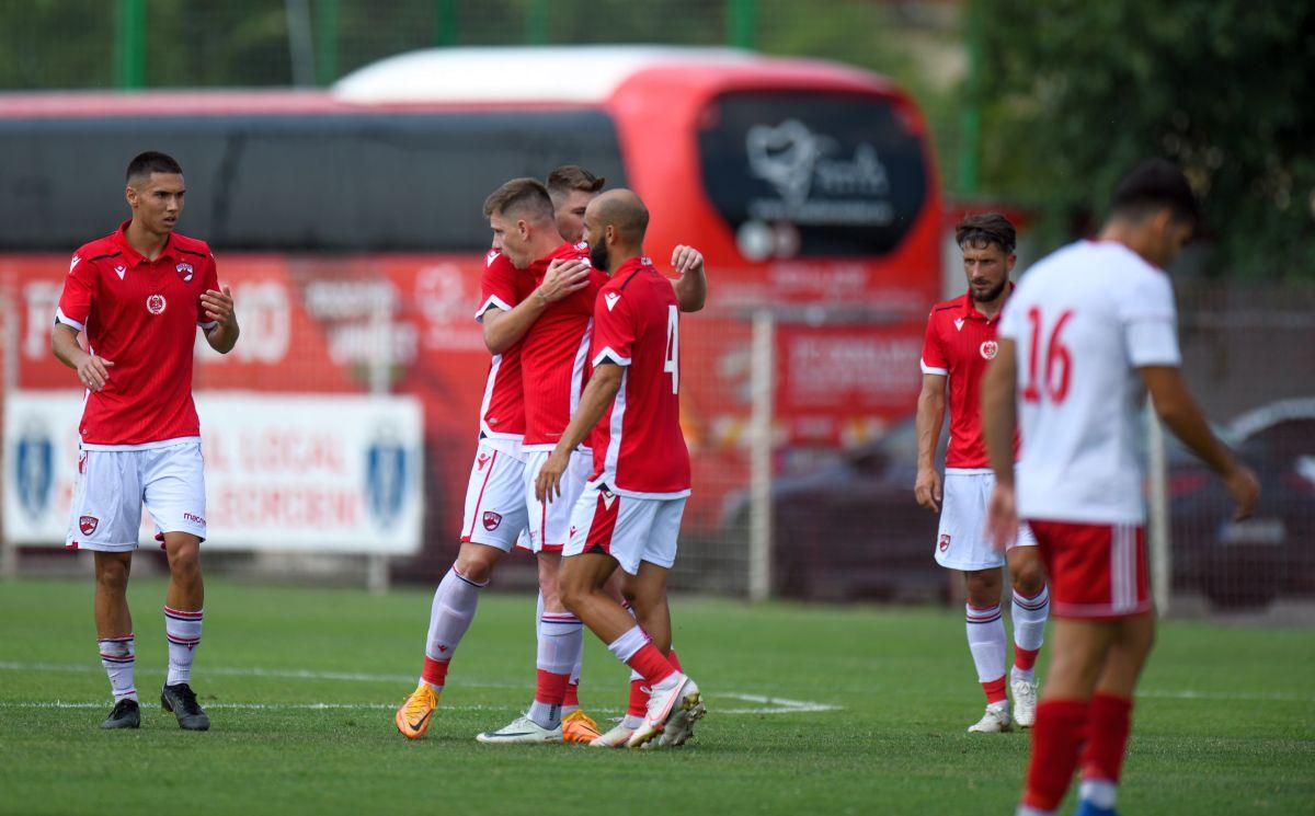 Dinamo și-a schimbat hainele » Echipament de la U19 folosit în ultimele amicale
