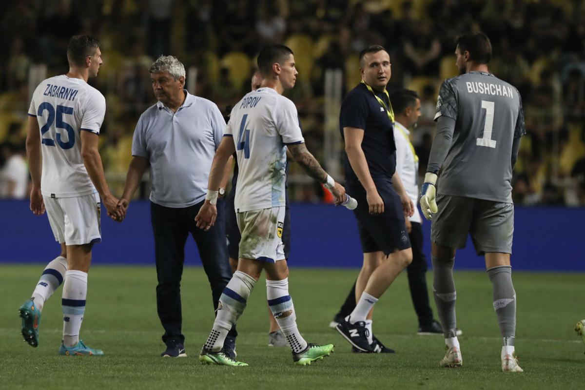 Scene absolut revoltătoare în timpul meciului Fenerbahce - Dinamo Kiev » Mii de turci au strigat numele lui Putin: „Mi-e rușine că trăiesc în aceeași țară cu voi!”