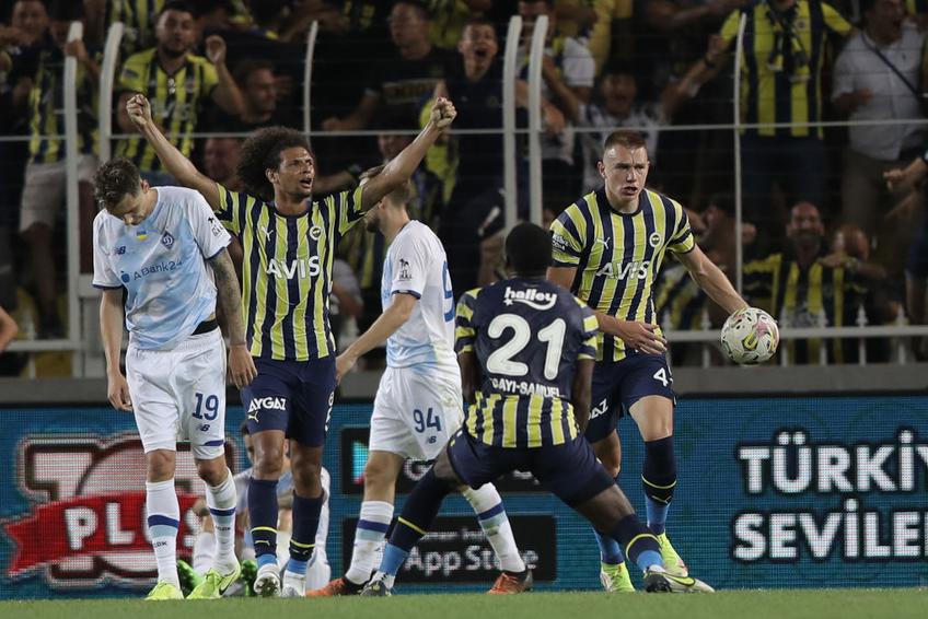 În timpul meciului Fenerbahce - Dinamo Kiev, scor 1-2, din turul 2 preliminar al Ligii Campionilor, fanii turci au scandat numele lui Vladimir Putin, președintele Rusiei și cel care a ordonat invazia asupra Ucrainei.