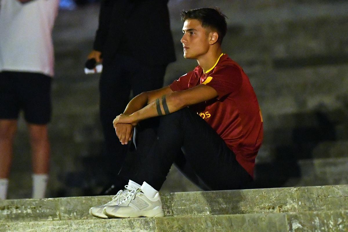 Imagini spectaculoase din Italia » Peste 10.000 de fani la prezentarea lui Dybala