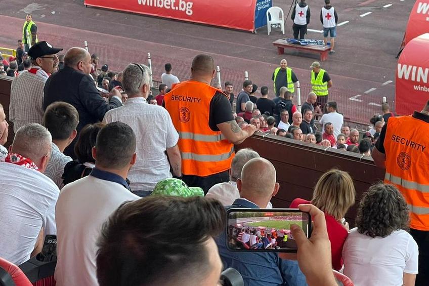 CSKA Sofia - Sepsi » Laszlo Dioszegi, conducătorul covăsnenilor, i-a enervat pe suporterii gazdelor în prima repriză.