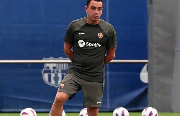 Xavi și-a prelungit contractul cu Barcelona, dar tot câștigă mai puțin decât a avut Ronald Koeman