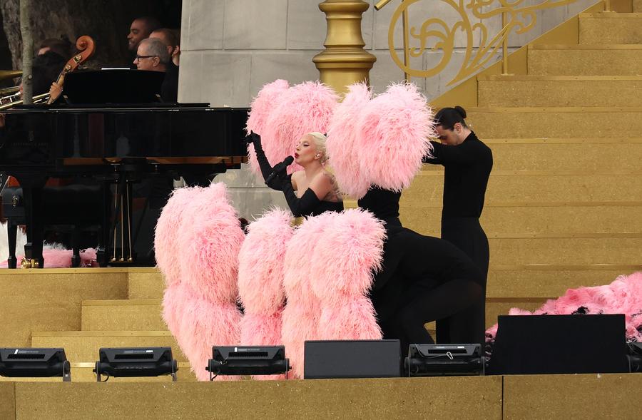 Lady Gaga, foto: Getty Images Moment emoționant: Celine Dion a ignorat boala și a cântat după 4 ani, lângă Turnul Eiffel din Paris