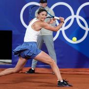Irina Begu, înfruntând-o pe Iga Swiatek la Jocurile Olimpice / Sursă foto: Imago Images