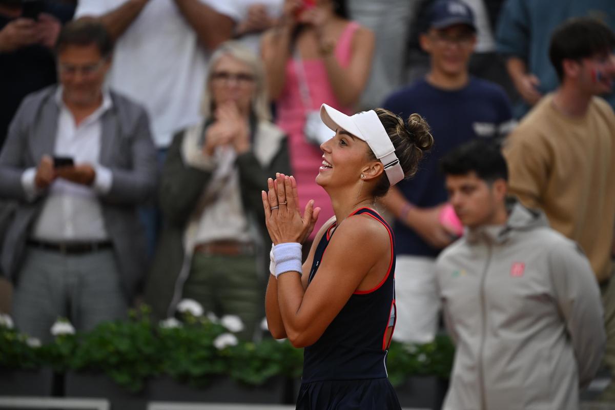 Jaqueline Cristian, victorie MĂREAȚĂ pe legendara arenă „Suzanne Lenglen” » Debutantă la Jocurile Olimpice, a revenit miraculos în fața favoritei gazdelor! Moment glorios pentru România