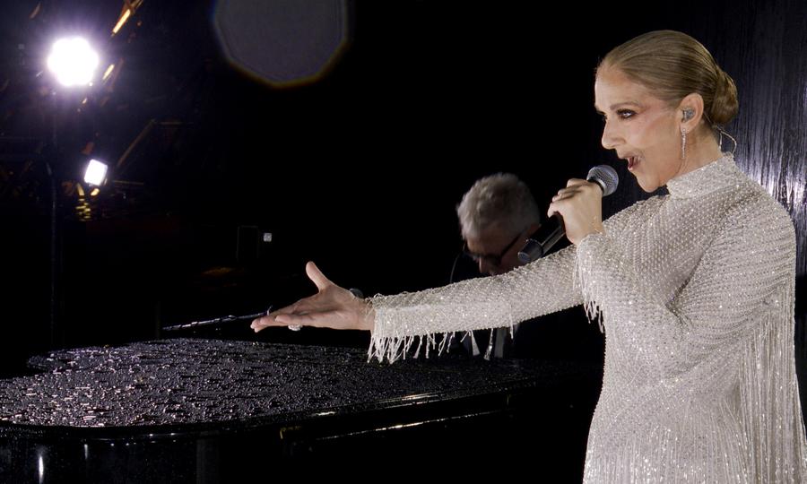 Celine Dion, foto: Getty Images Moment emoționant: Celine Dion a ignorat boala și a cântat după 4 ani, lângă Turnul Eiffel din Paris