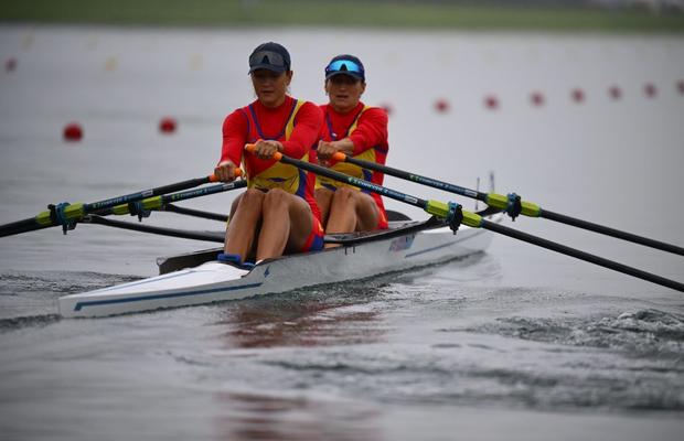 Canotorii români au început asaltul la Paris » Simona Radiș și Ancuța Bodnar, ritm de campioane, au câștigat cu avans mare seria!