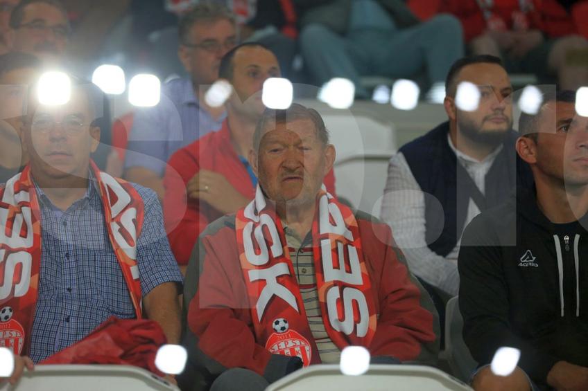 Jozsef Toth-Zele (88 de ani), fost scouter și antrenor la juniorii lui Real Madrid, a fost prezent la meciul dintre Sepsi și Dinamo, din Superliga/ foto: Ionuț Iordache (GSP)