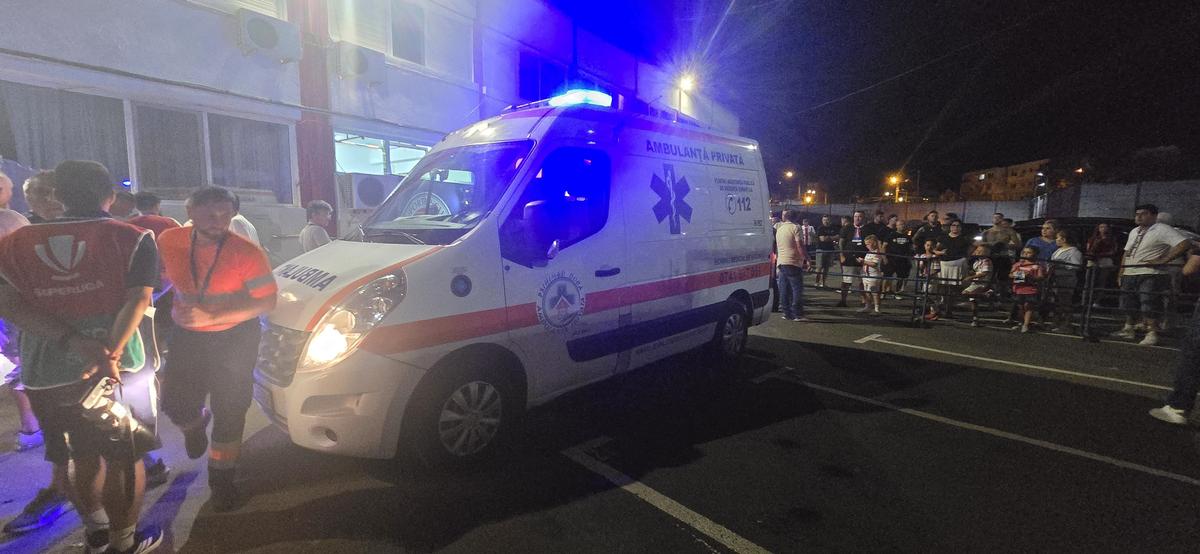Ambulanța la stadion pentru doi jucători după Oțelul Galați - Dinamo