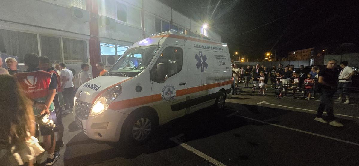 Ambulanța la stadion pentru doi jucători după Oțelul Galați - Dinamo