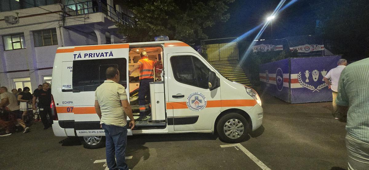 Ambulanța la stadion pentru doi jucători, după Oțelul Galați - Dinamo: unul singur a fost dus la spital