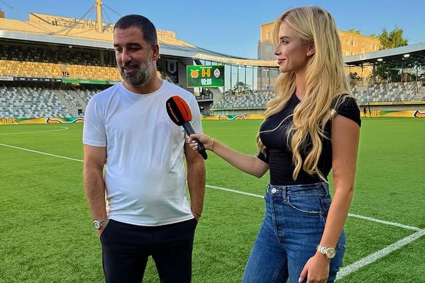 Arda Turan, intimidat de sex-simbolul Ucrainei » Antrenorul este cuminte și fidel soției până la capăt: „Îi este frică! Ochii lui sunt ațintiți asupra soției”. Foto: Instagram @savinadasha