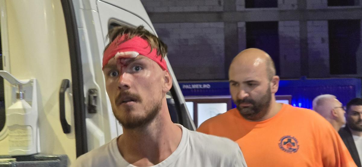 Ambulanța la stadion pentru doi jucători, după Oțelul Galați - Dinamo: unul singur a fost dus la spital