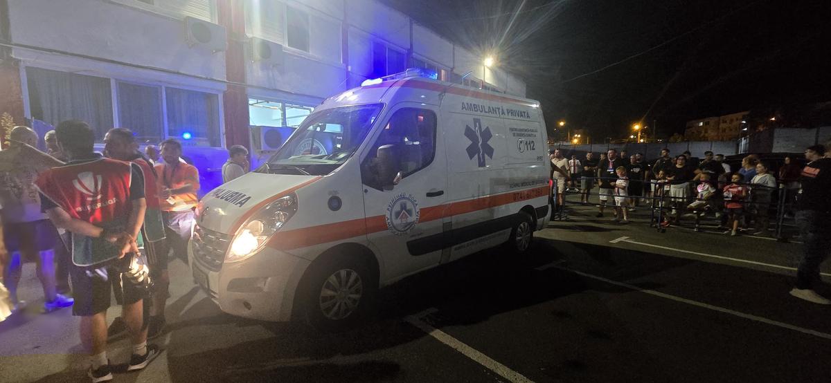 Ambulanța la stadion pentru doi jucători, după Oțelul Galați - Dinamo: unul singur a fost dus la spital