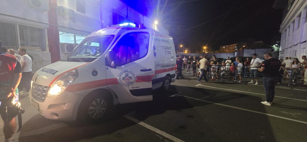 Ambulanța la stadion pentru doi jucători după Oțelul Galați - Dinamo