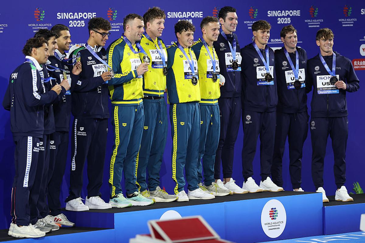 E Pan Zhanle marele rival al lui David Popovici la CM din Singapore? Ștafeta de 4X100 m liber a răsturnat calculele! AUR cu timp inuman