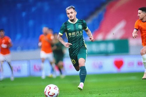 Alex Mitriță a fost lăudat de antrenorul Raul Caneda / Foto: Instagram Zhejiang