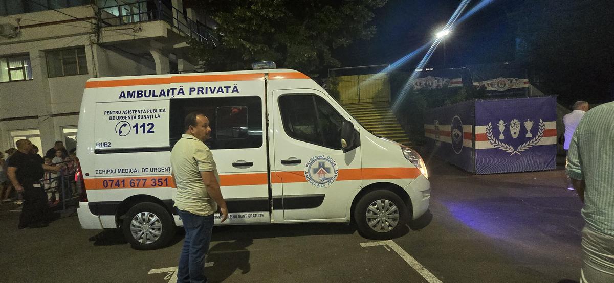 Ambulanța la stadion pentru doi jucători după Oțelul Galați - Dinamo