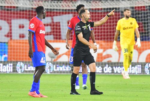 Adrian Porumboiu, fost arbitru internațional, a analizat fazele controversate de la FCSB - Farul, scor 1-2. Roș-albaștrii au acuzat deciziile luate de „centralul” George Găman la partida din Ghencea/ FOTO: Cristi Preda (GSP)