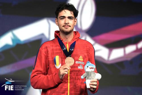 Radu Nițu cu medalia mondială de bronz FOTO FIE