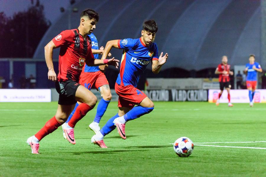 Ricardo Pădurariu în timpul meciului dintre Csikszereda și FCSB // foto: facebook @FK Csíkszereda Remarcatul lui Ilie Dumitrescu după Csikszereda - FCSB: „Are clasă, e jucător rar!”