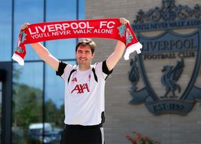 Cofondatorul Facebook, invitat să i se alăture lui Jeff Bezos la Liverpool