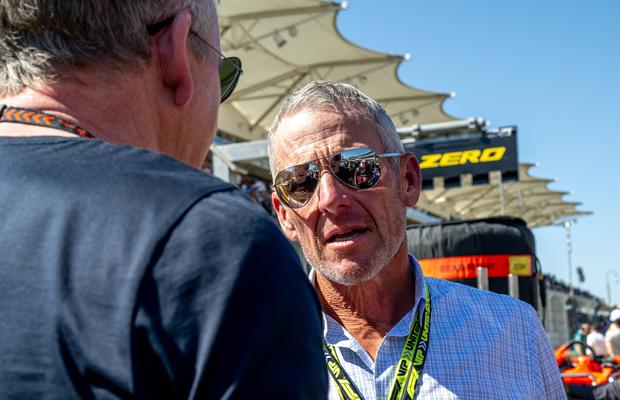 Controversatul Lance Armstrong: „El e cel mai dominant sportiv din lume în acest moment”