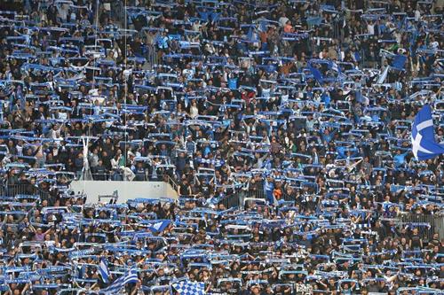 Universitatea Craiova blochează fanii lui Levski Sofia înaintea meciului din Bănie // foto: Facebook UCV