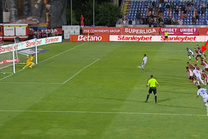 Haos total în FC Botoșani - Rapid! Două intervenții VAR, două cartonașe roșii și un penalty executat după opt minute