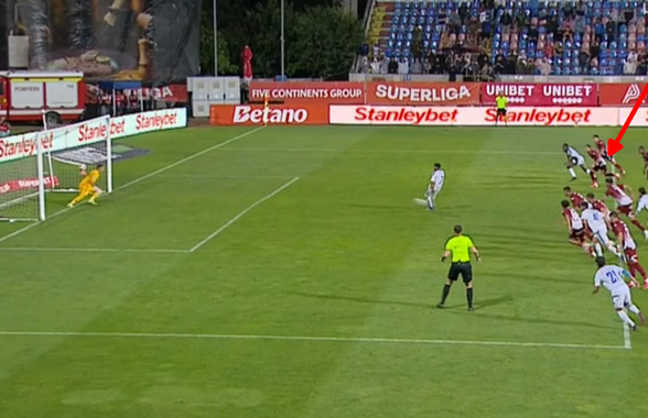 Haos total în FC Botoșani - Rapid! Două intervenții VAR, două cartonașe roșii și un penalty executat după opt minute