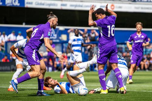 Radu Drăgușin și Viery Fernandes, stoperii Fiorentinei, în meciul amical piedut de Fiorentina (2-3) cu QPR / Foto: Imago
