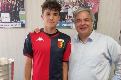 Ștefan Neamțiu Tudor a fost prezentat de Genoa / Sursă foto: Twitter Nicolò Schira