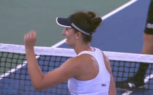 Irina Begu (74 WTA) a învins-o pe poloneza Magda Linette (51 WTA), scor 7-6(5), 6-2, și s-a calificat în finala turneului WTA de la Cleveland, aflat la prima ediție.