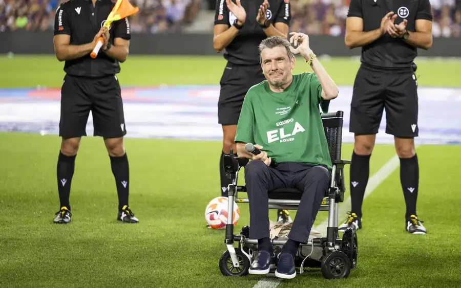 Fostul portar și antrenor al Barcelonei, chinuit de o boală fără leac, luptă acum să-i ajute pe alții! Exemplul Messi + Înotătorul cu 3 operații la inimă