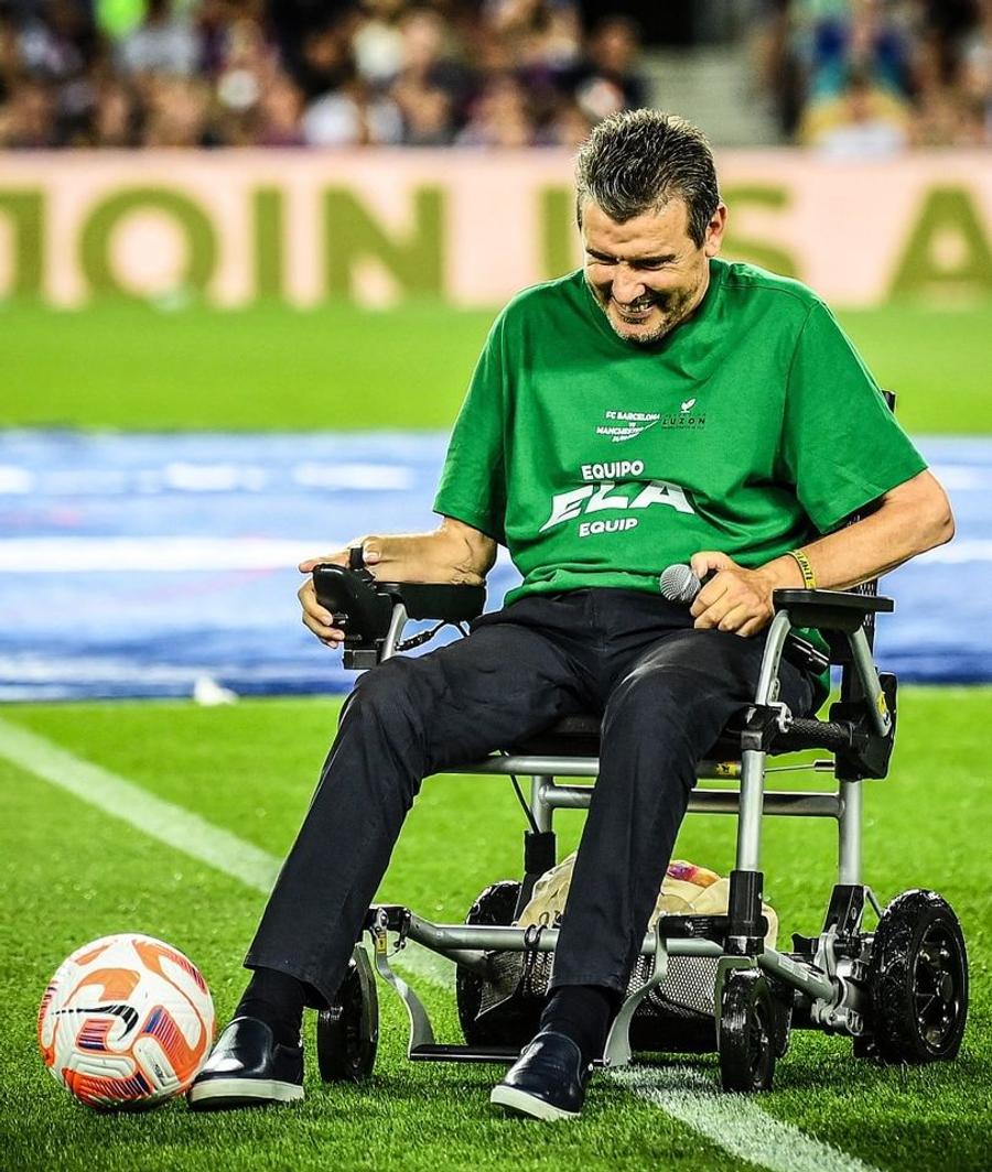 Fostul portar și antrenor al Barcelonei, chinuit de o boală fără leac, luptă acum să-i ajute pe alții! Exemplul Messi + Înotătorul cu 3 operații la inimă