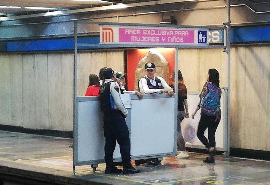 Imagine de la metroul din Ciudad de Mexico Analiza VAR nu minte. A vrut și ea!