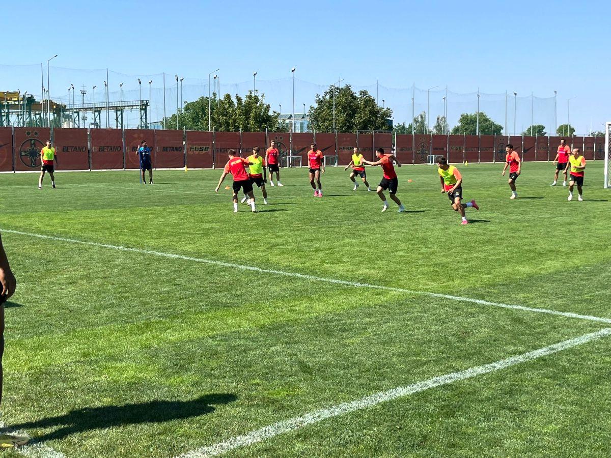 Surpriză la antrenamentul FCSB: cine s-a pregătit cu vicecampioana + Un fotbalist s-a accidentat și a ajuns direct la vestiare