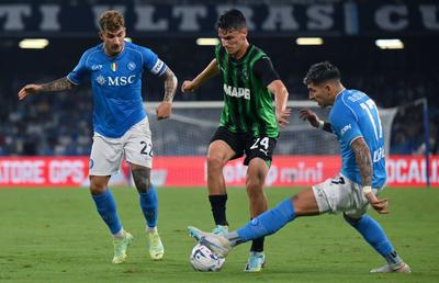 Daniel Boloca a fost titular în Napoli - Sassuolo » Românul a provocat penalty-ul din care campioana a deschis scorul