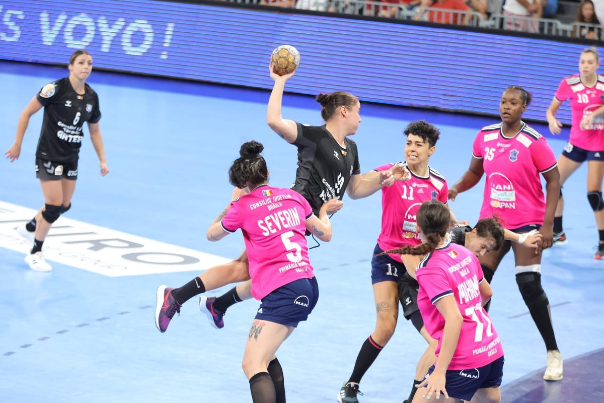 Imagini din finala mică a Supercupei României la handbal feminin, Brăila - Târgu Jiu