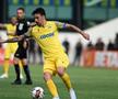 Dinamo a remizat cu Petrolul, scor 1-1, într-o partidă din runda cu numărul 7 din Superliga. Sergiu Hanca (31 de ani), mijlocașul trupei prahovene, a fost huiduit pe „Arcul de Triumf” de mai mulți fani ai „câinilor roșii”.