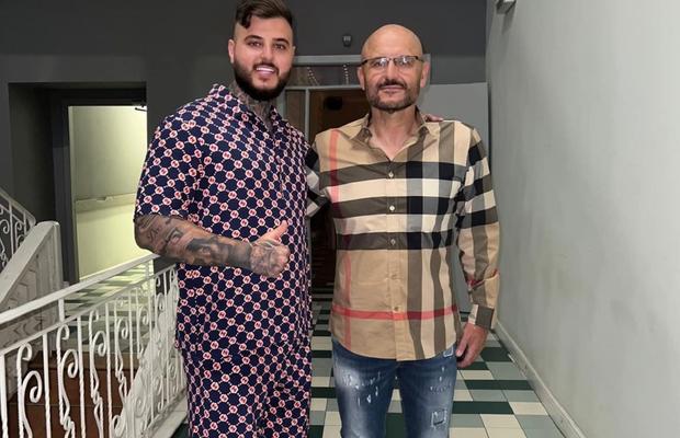 E scandal în toată regula! Familia Mititelu a postat pe net contractul de 350.000 de euro propus lui Șumudică: „Să te ferești de omul care vorbește despre el la persoana a treia”