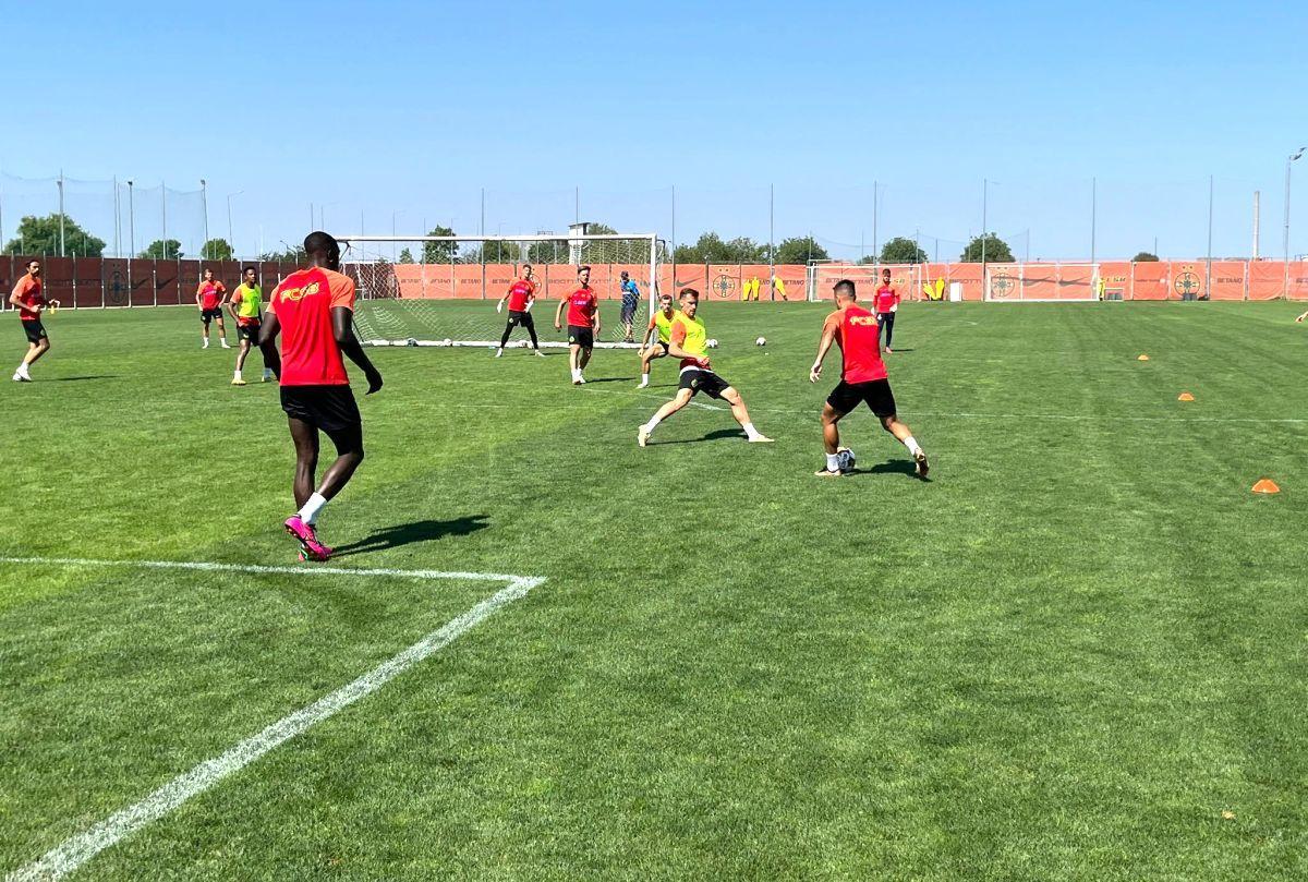 Surpriză la antrenamentul FCSB: cine s-a pregătit cu vicecampioana + Un fotbalist s-a accidentat și a ajuns direct la vestiare