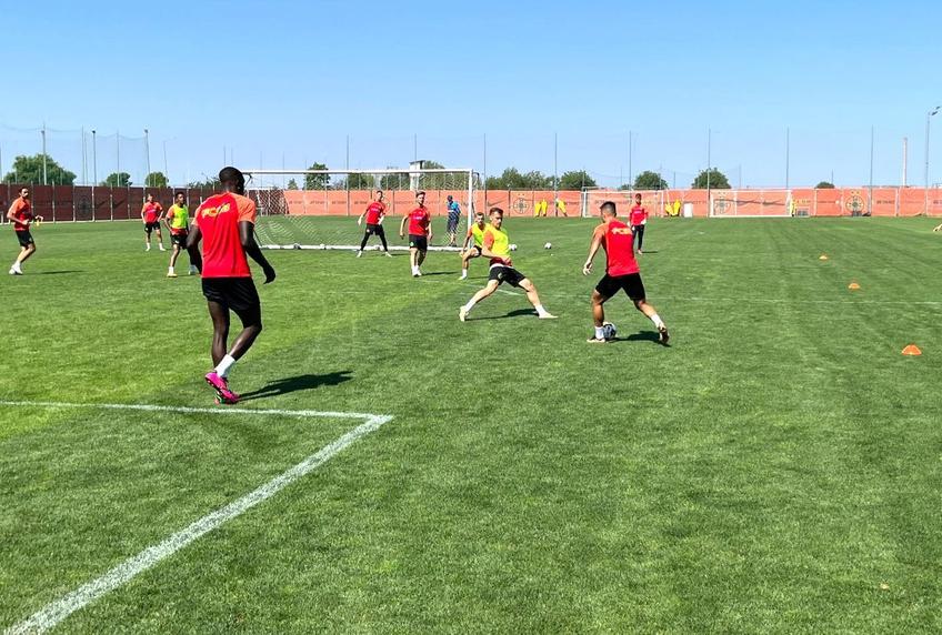 Deși a reziliat contractul pe care îl avea cu cei de la FCSB, fundașul dreapta Valentin Crețu (34 de ani), continuă să se antreneze cu vicecampioana României până își va găsi echipă.