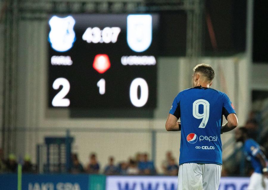 Eroul Farului și tabela: Louis Munteanu a pedepsit-o pe Craiova. Foto: Imago Images Pretenții degeaba!